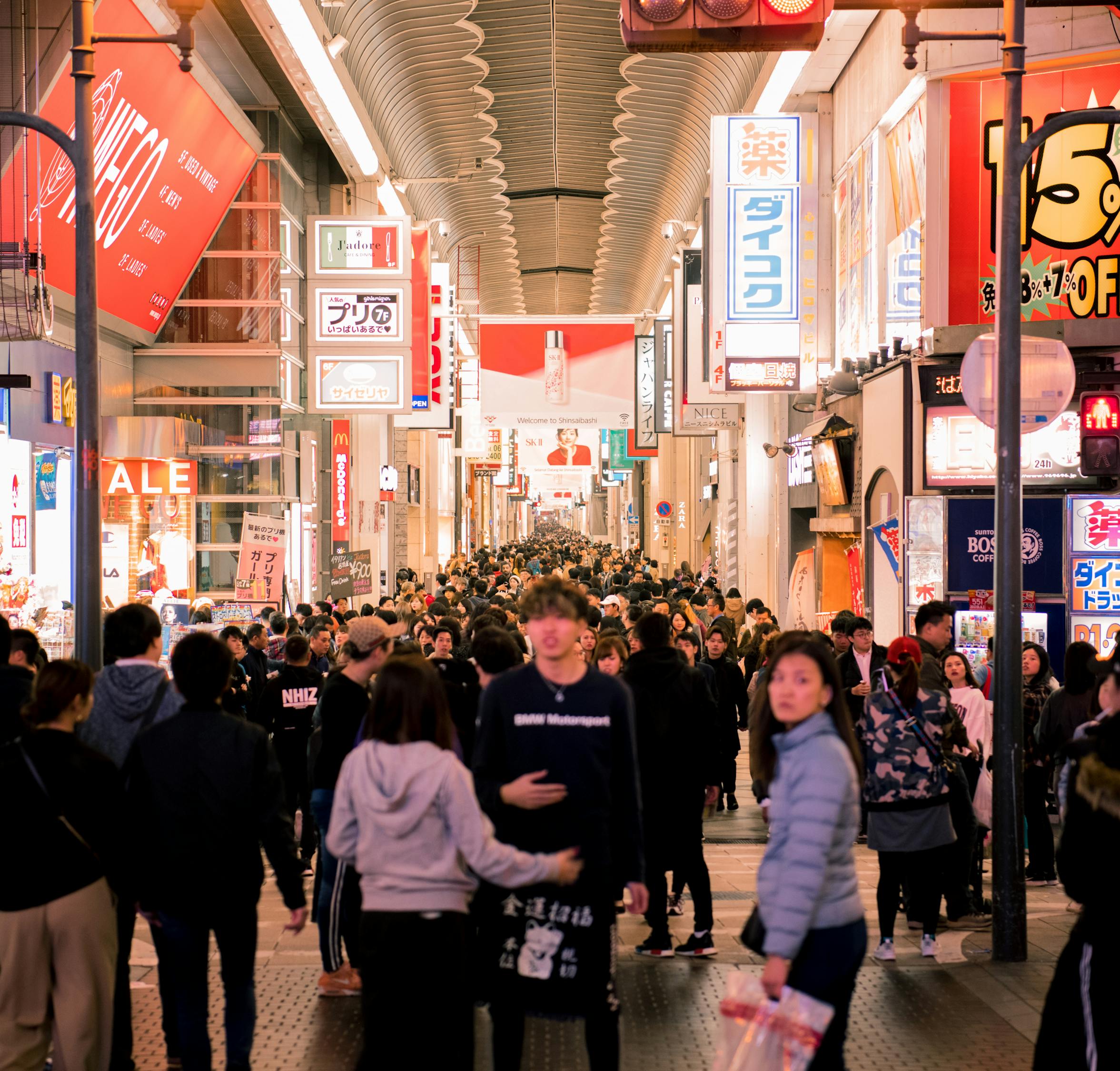 探索城市夜生活新热点，Life酒吧深度解析